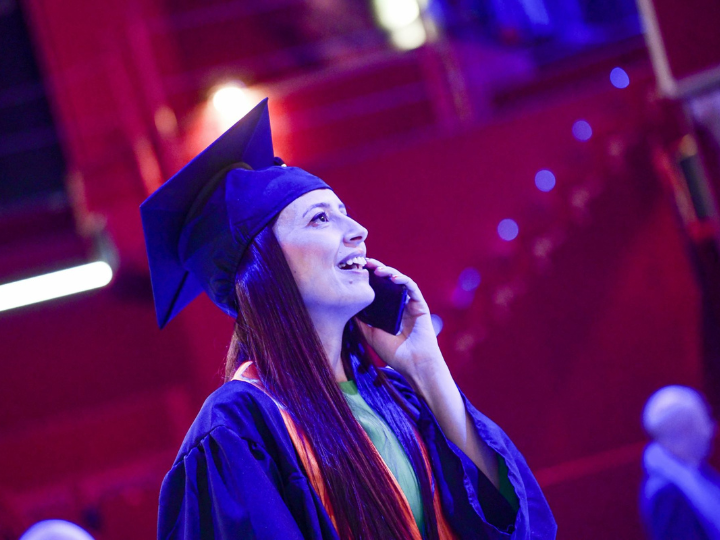 Étudiante diplômée lors de la cérémonie MBA ESG 2023 Étudiante diplômée lors de la cérémonie MBA ESG 2023