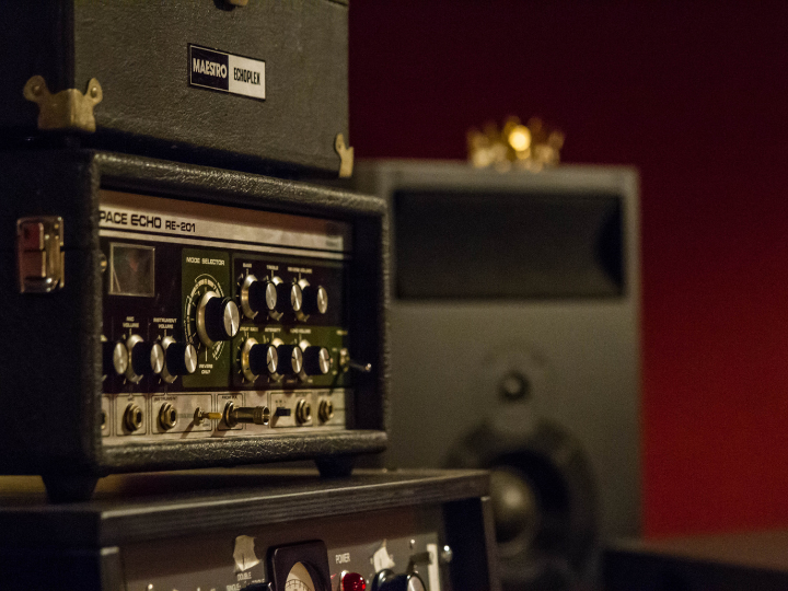 Nos étudiants en MBA Management de la production musicale visite un studio à Paris Nos étudiants en MBA Management de la production musicale visite un studio à Paris